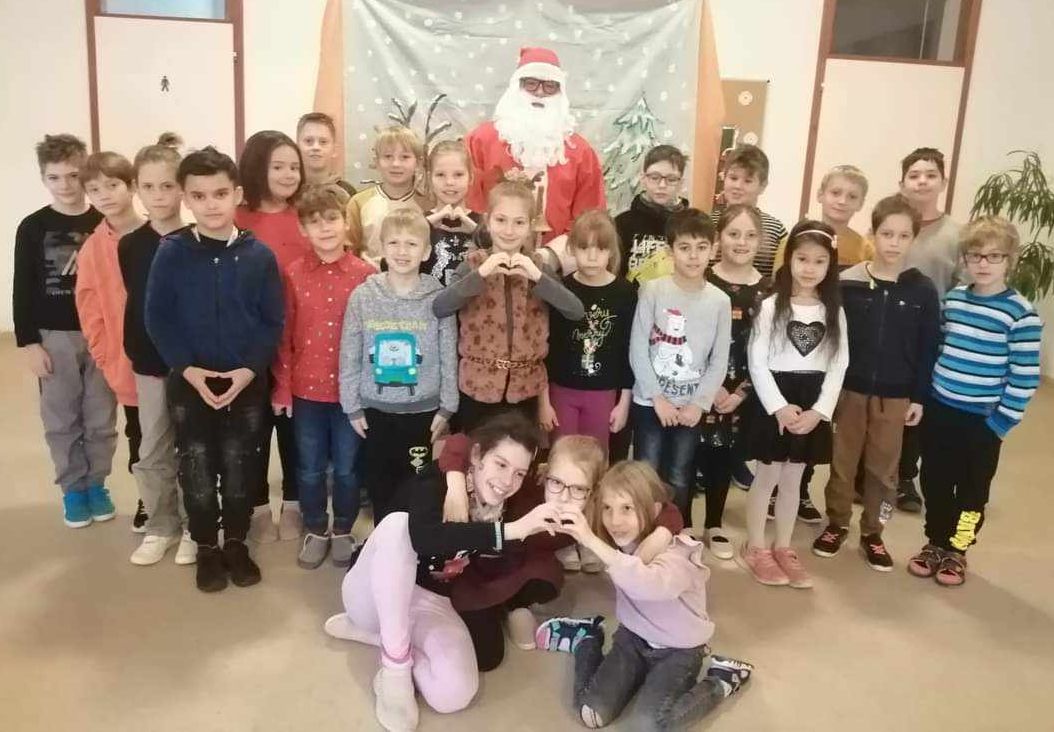 Életrevalók Nyugdíjas Klub Mikulásnapi ajándék műsorá